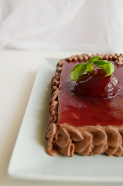 Tort cu visine si ciocolata