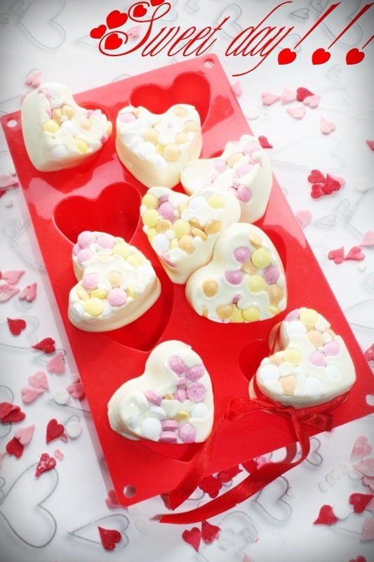 Inimioare din ciocolata de casa cu bombonele