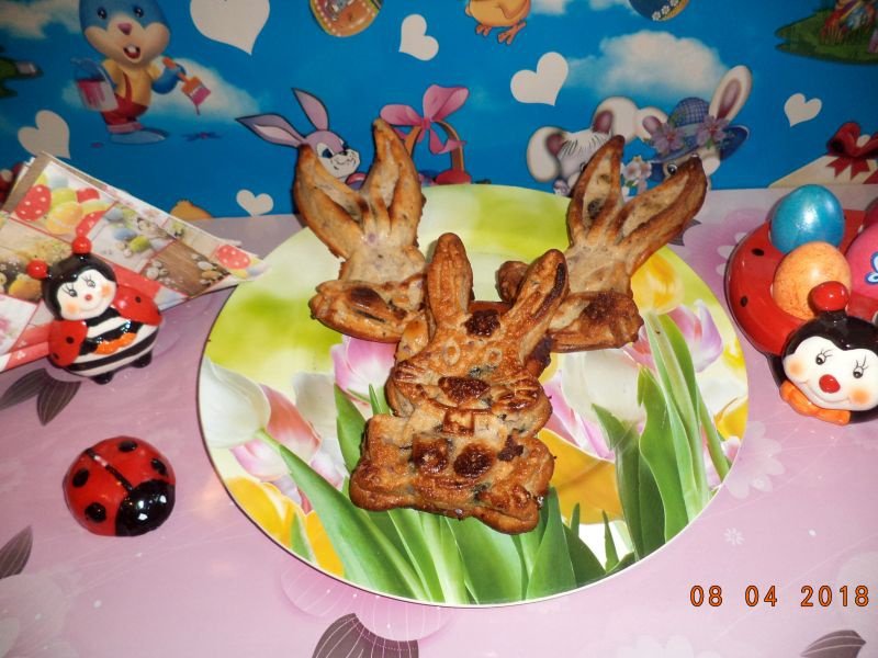 Iepurasi de pasca cu prune uscate si rodie