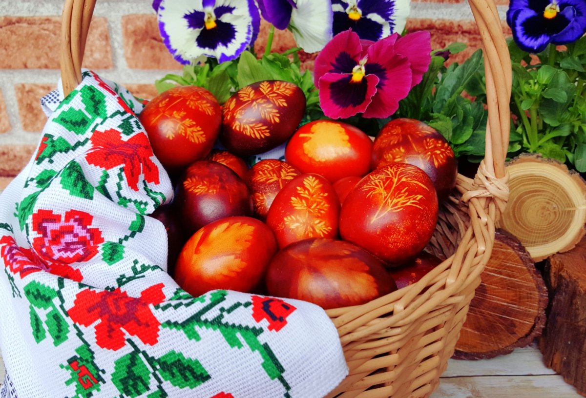 Cum sa vopsesti oua cu foi de ceapa – metoda traditionala, simpla si naturala