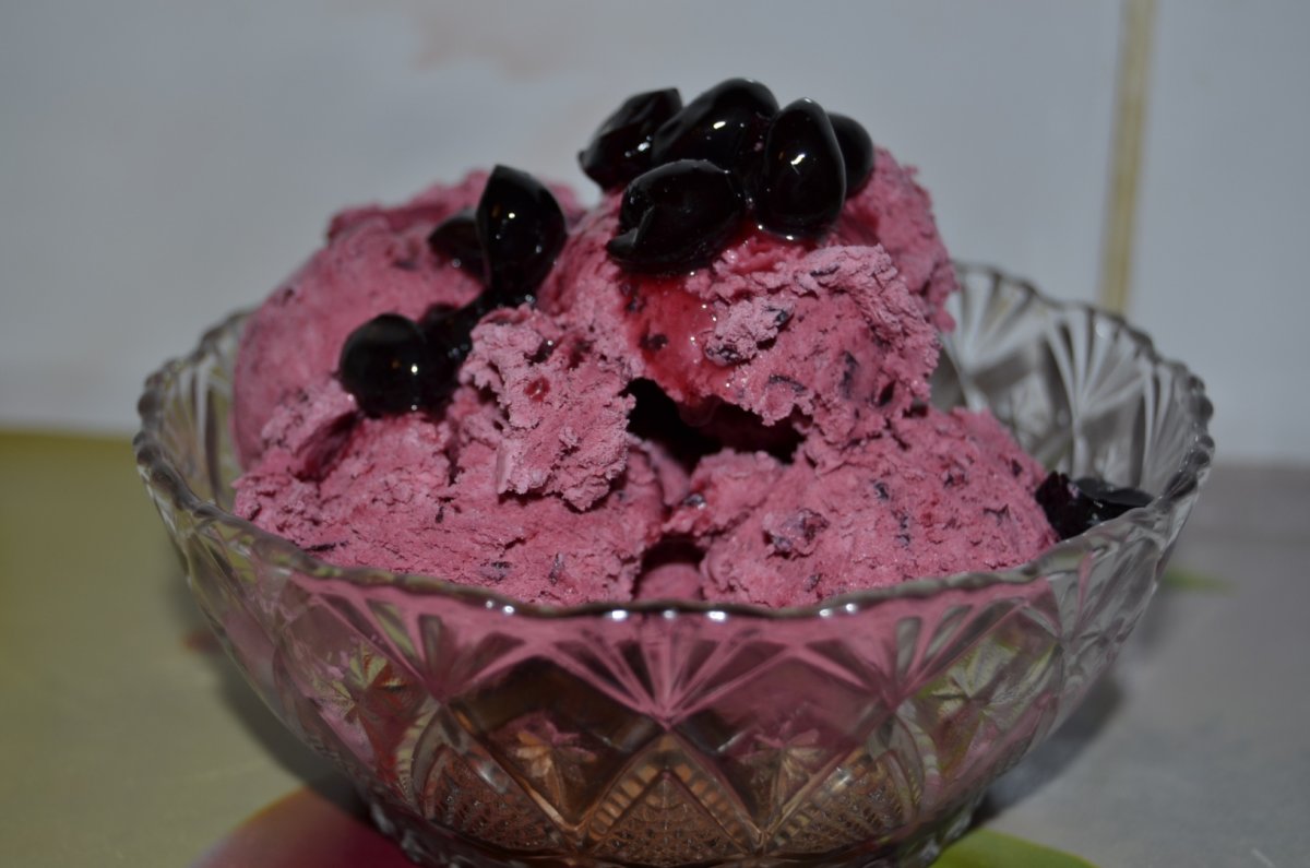 Inghetata cu cirese amare