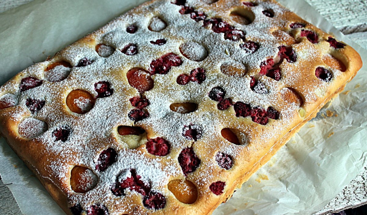 Prajitura cu caise si zmeura