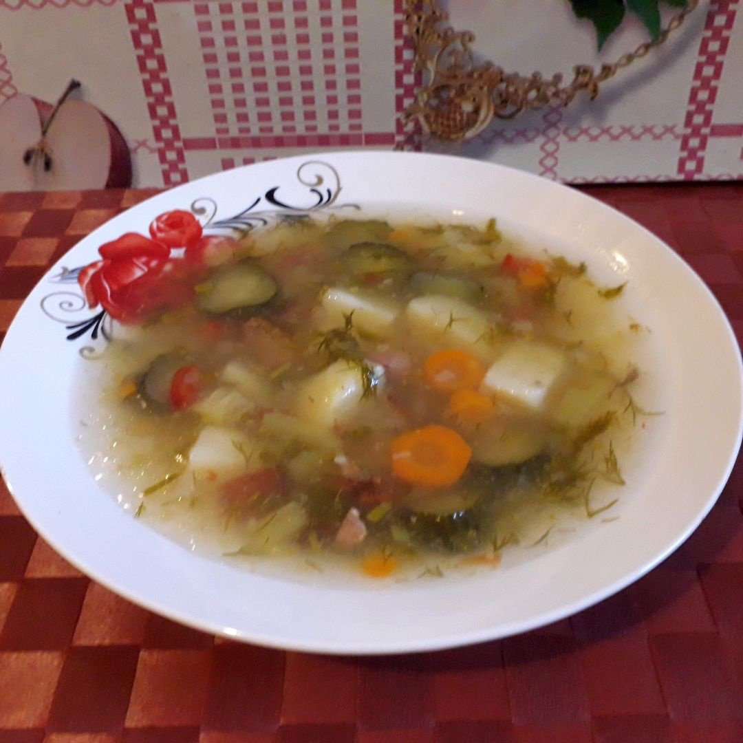 Ciorba de castraveti murati cu scaricica afumata