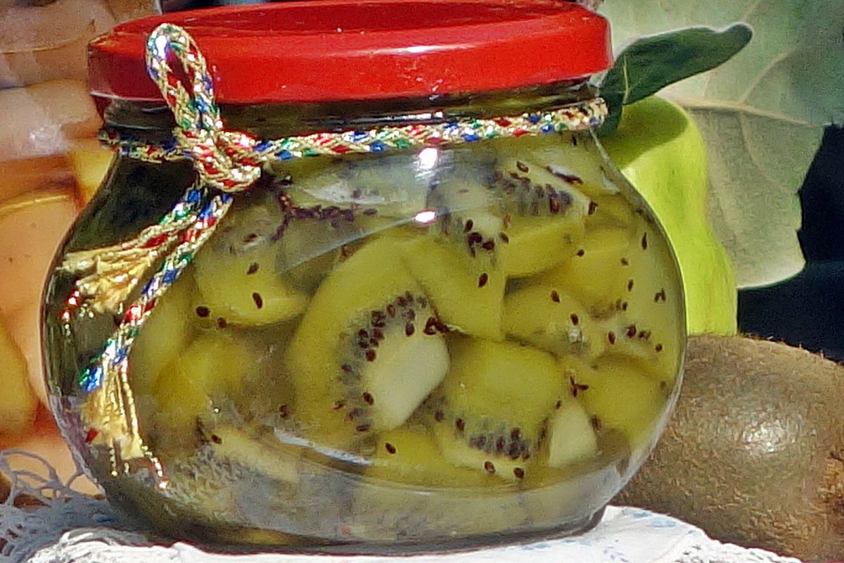 Kiwi in peltea de gutui
