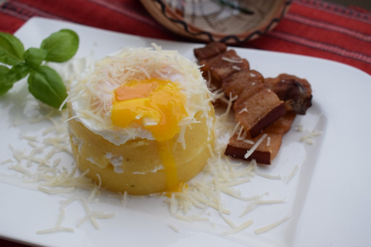 Mamaliga in straturi sau Taci si inghite