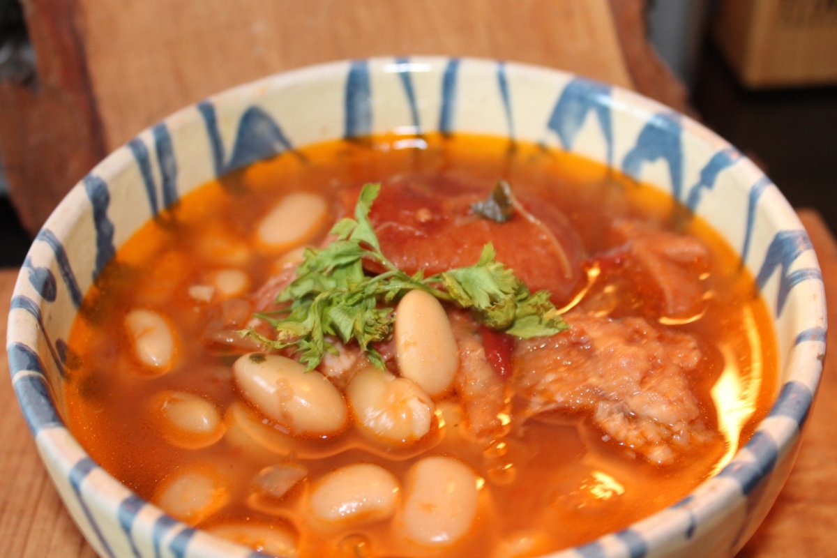 Fasole cu ciolan afumat la slow cooker Crock-Pot