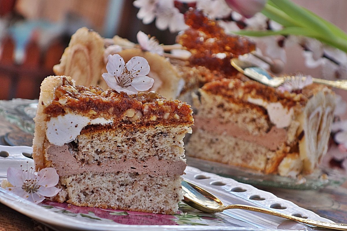 Prajitura cu mascarpone si crusta de nuca