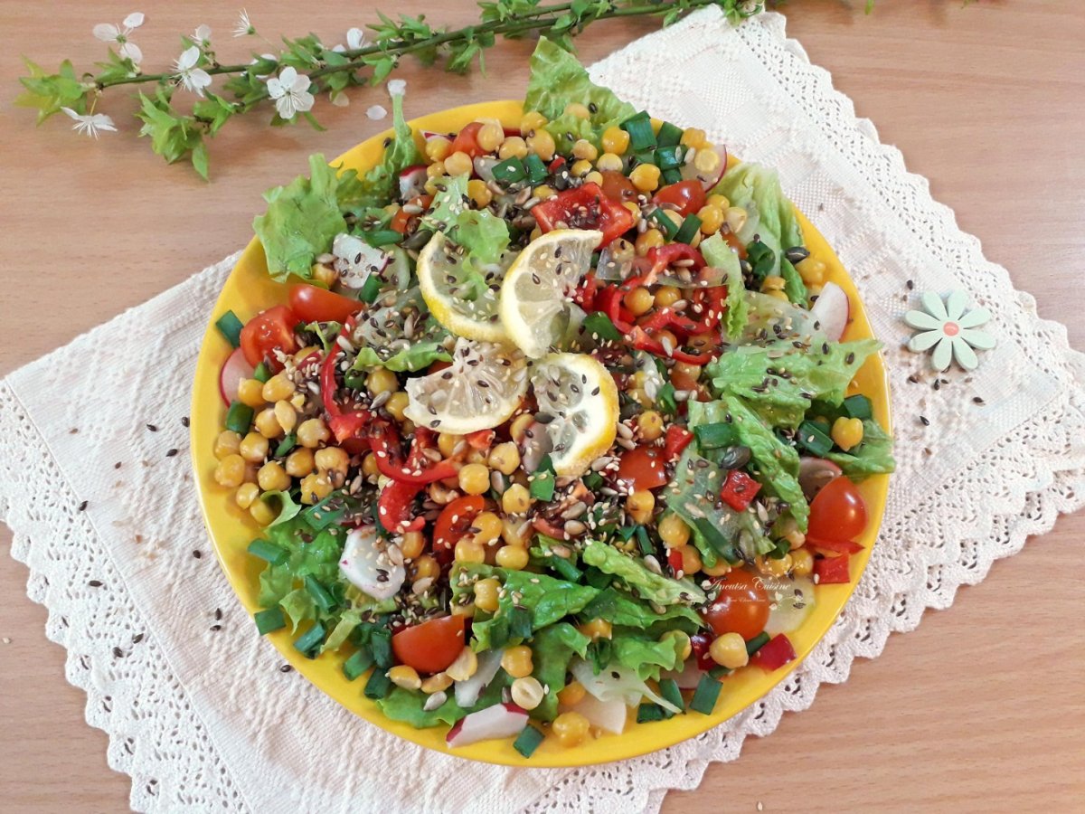 Salata de legume cu naut si seminte