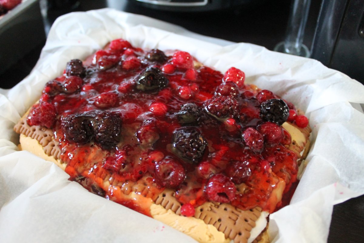 Tort Seherezada cu fructe de padure