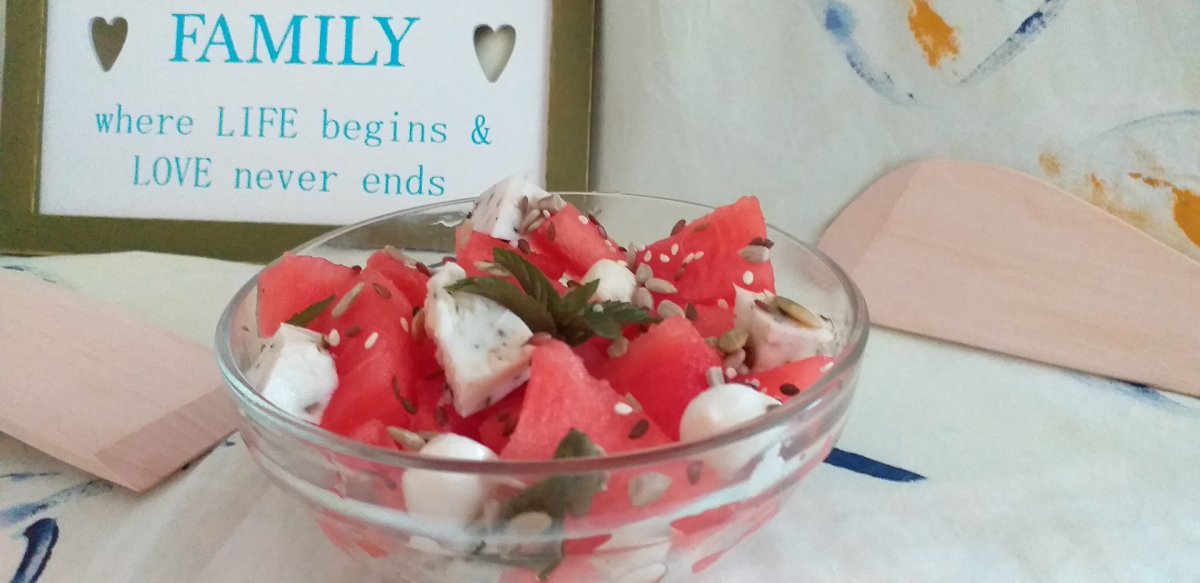 Salata de pepene verde cu haloumi