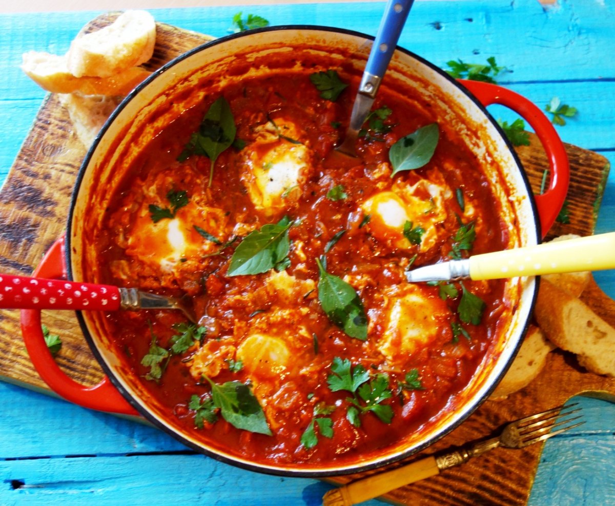 Shakshouka  cu rosii proaspete