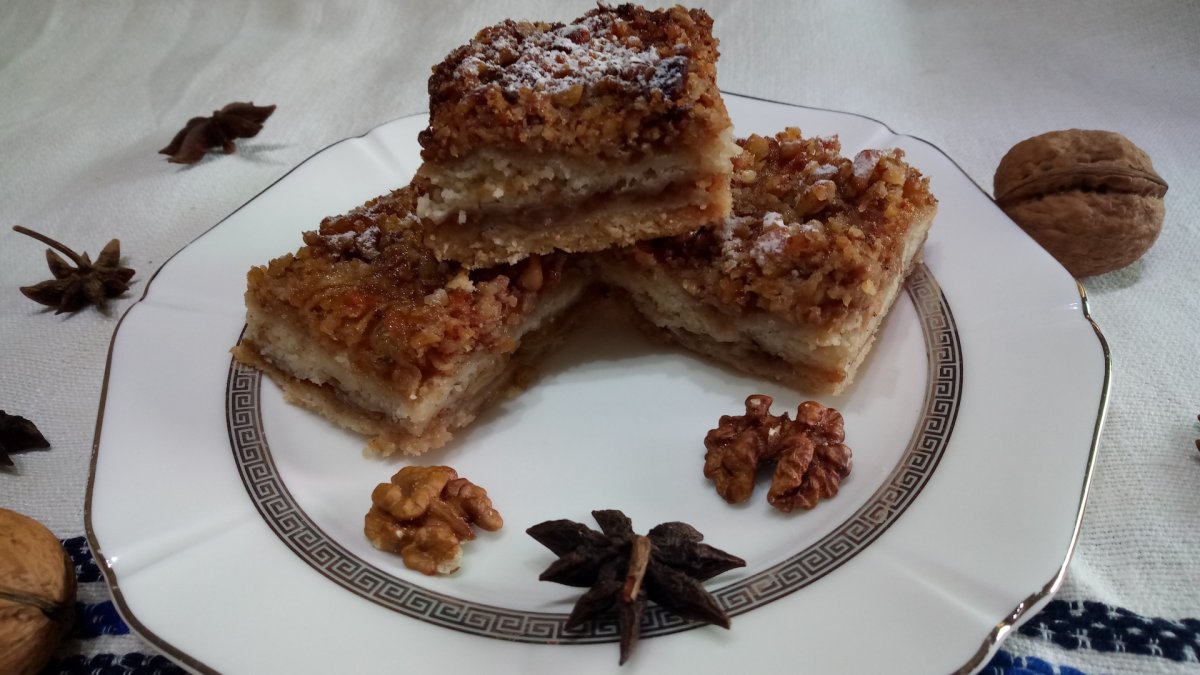 Prajitura cu mere si gris (de post)