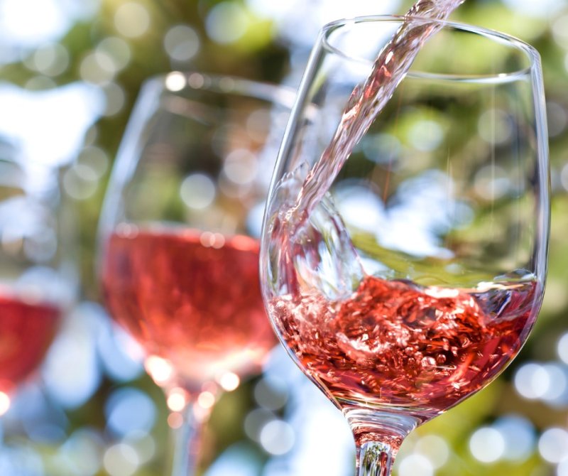 Rose și rafinament: Descoperirea vinurilor premiate