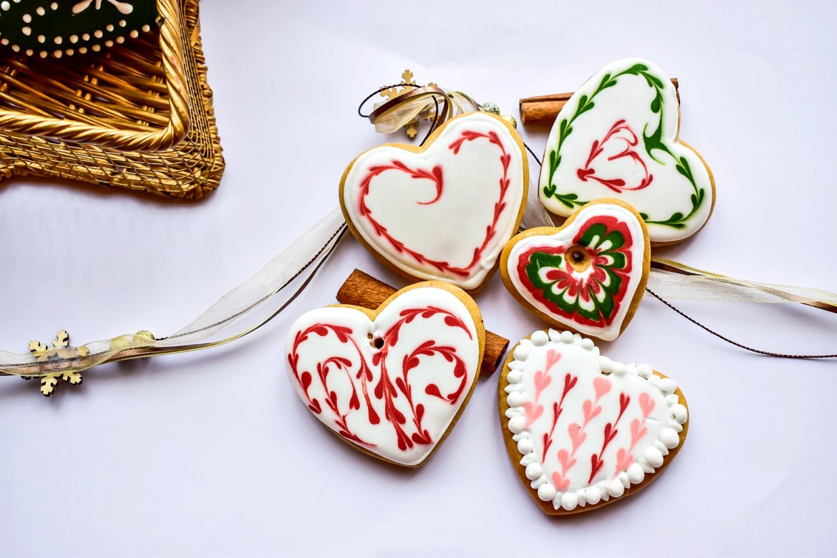 Royal Icing sau glazura regala - reteta clasica pentru decorat turta dulce, biscuiti si alte deserturi