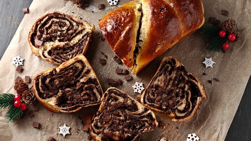 Cozonac cu alune de pădure și ciocolată - Rețeta pentru un desert pufos și delicios