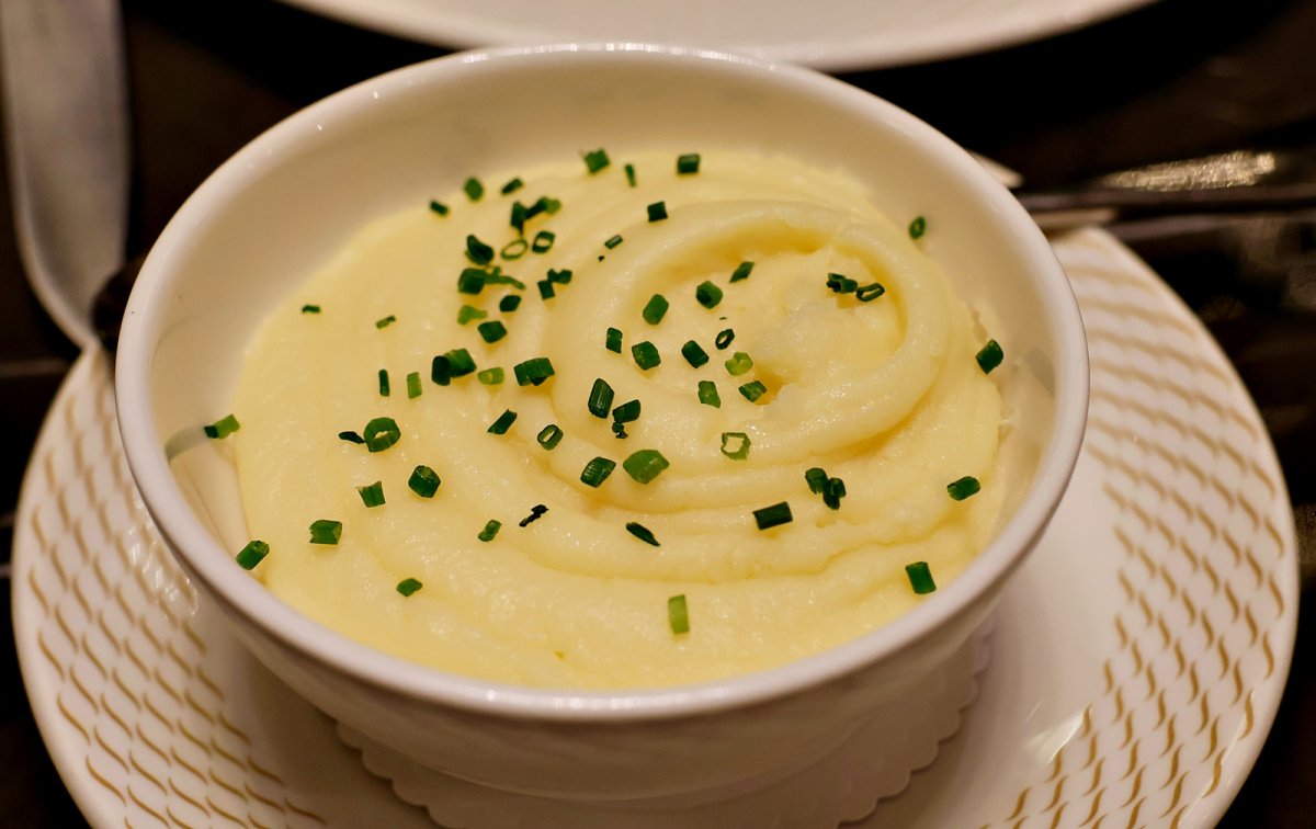 Reteta simpla de piure de cartofi. Fara unt, lapte sau smantana, dar la fel de cremoasa si delicioasa