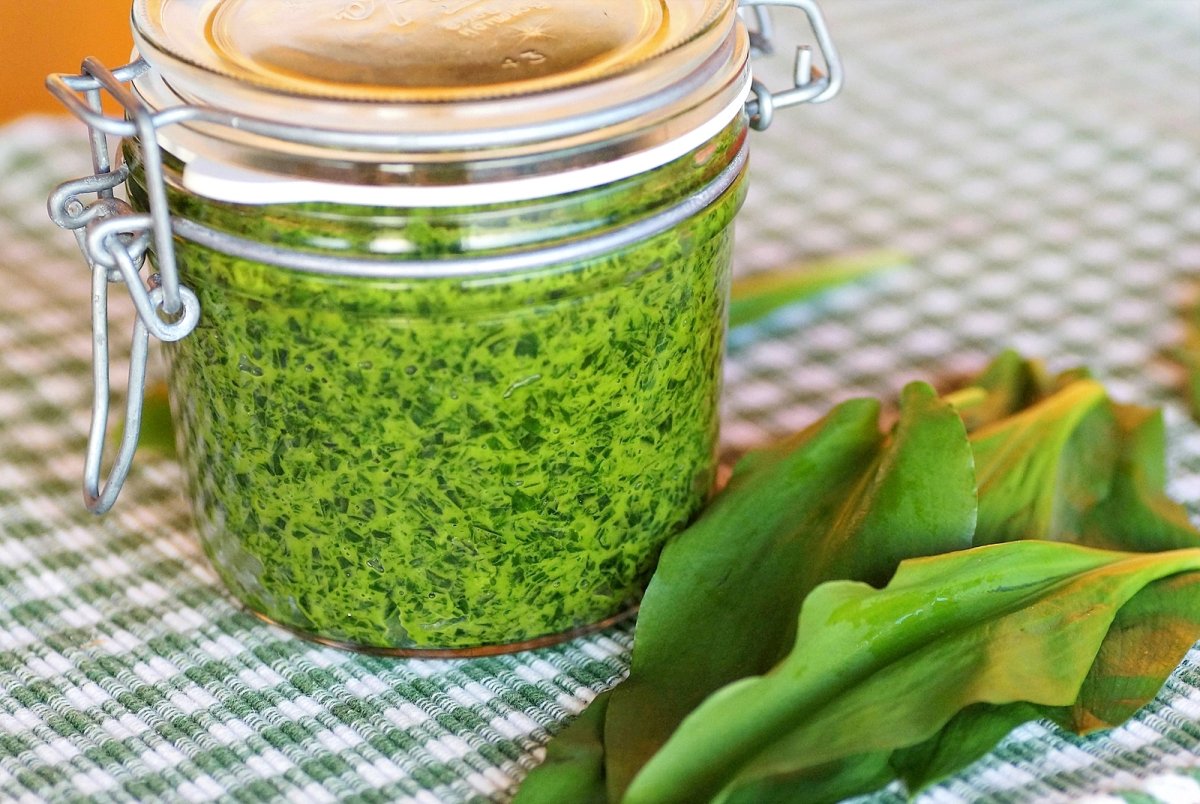Pesto de leurda – reteta simpla, rapida si delicioasa, explicata pas cu pas