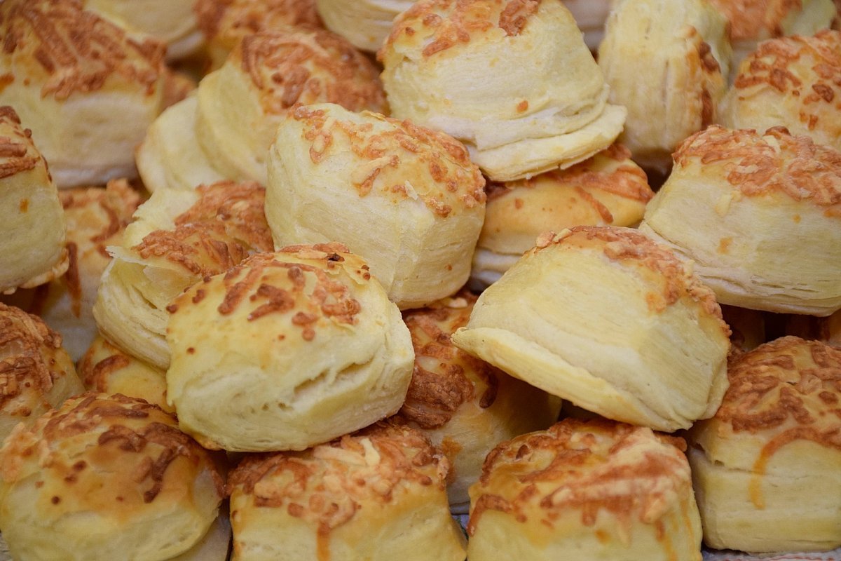 Pogacele cu cascaval. Reteta usoara pentru un aperitiv simplu si gustos