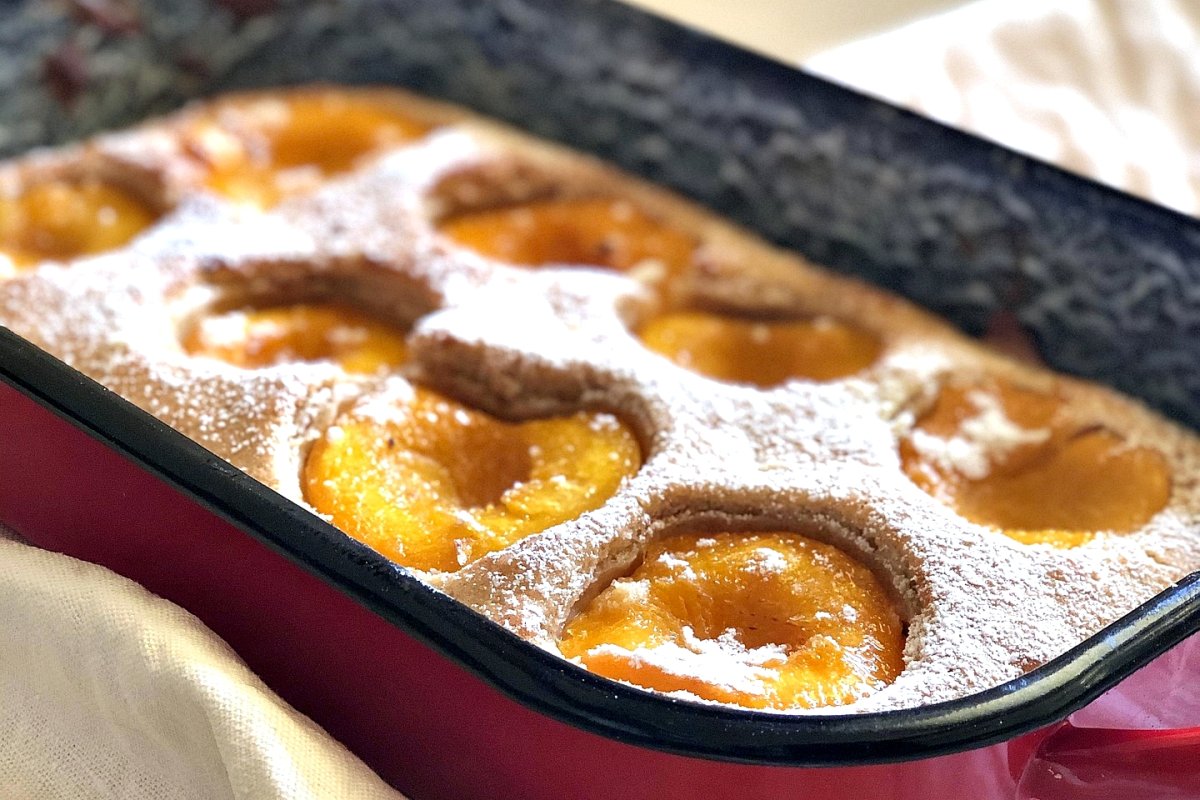 Prajitura cu piersici si iaurt — reteta simpla, rapida si delicioasa