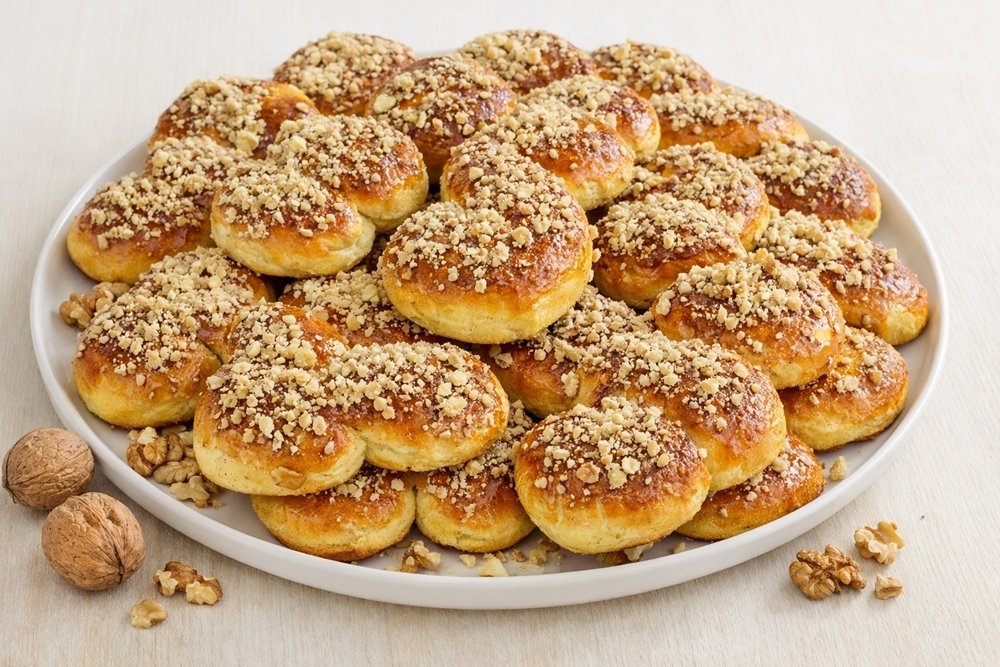 Mucenici moldovenesti de post - reteta simpla si delicioasa pentru mucenici pufosi cu miere si nuca