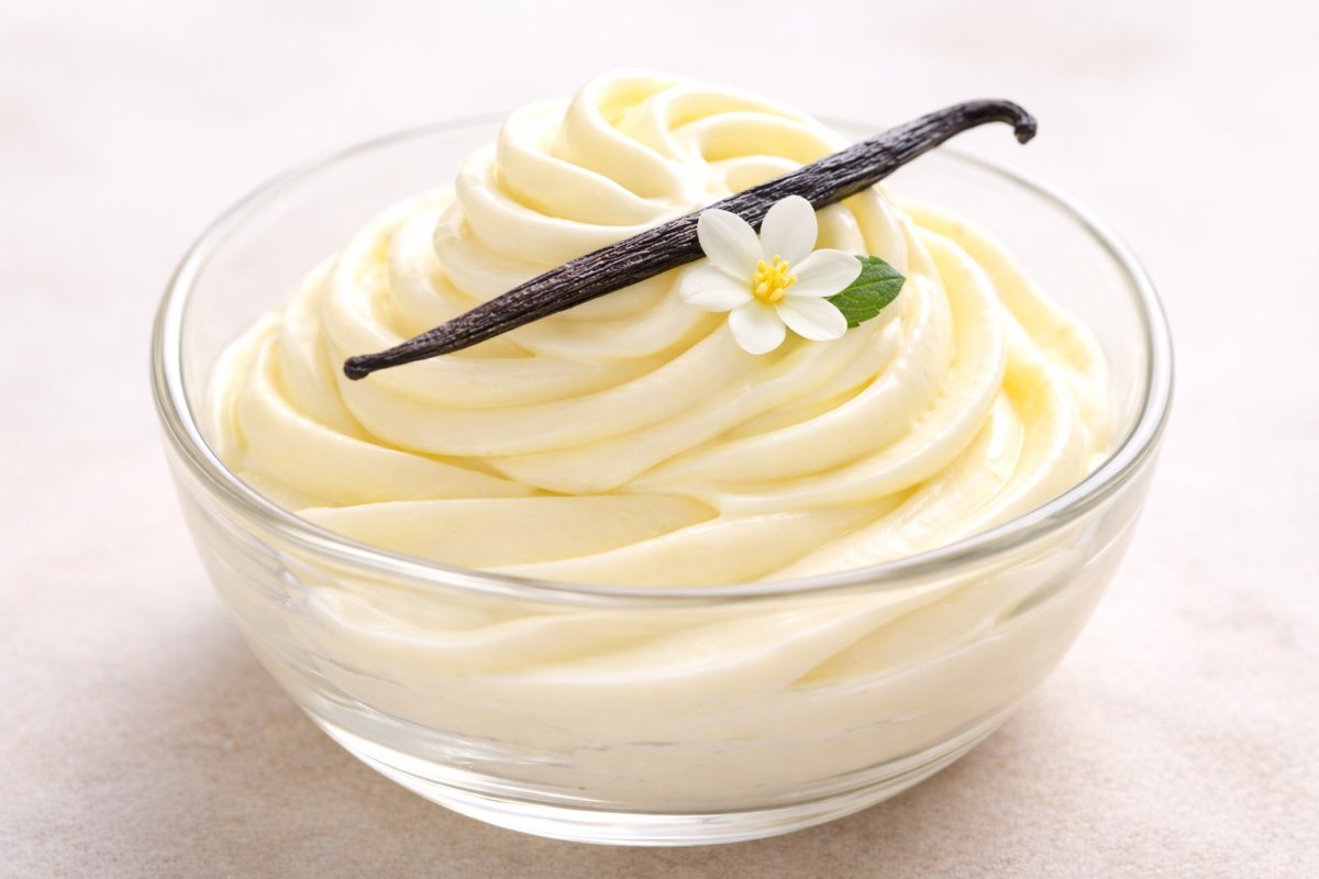 Crema de vanilie cu frisca (mousse de vanilie) - reteta perfecta pentru prajituri si torturi