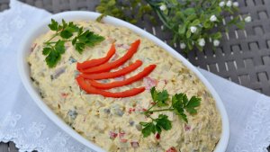 Salata de pui cu ciuperci si maioneza. Reteta usoara si gustoasa, perfecta pentru orice ocazie