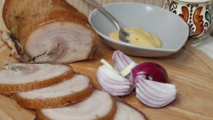 Rulada din piept de porc