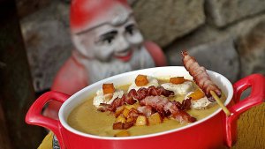 Supa crema de dovleac, cu gutuie si jambon