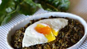 Spanac cu oua ochiuri