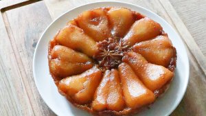 Prajitura rasturnata cu pere - reteta usoara pentru un desert simplu si delicios