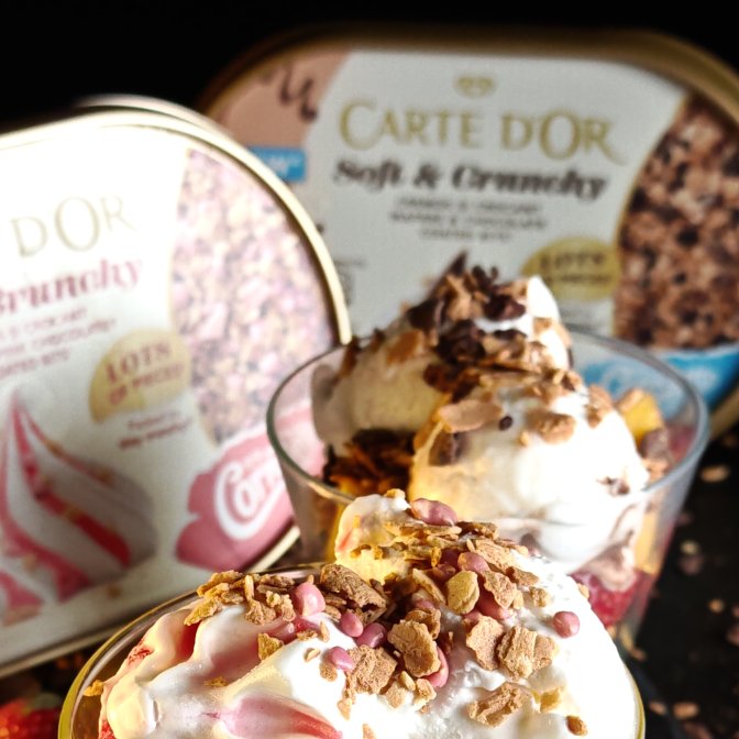 Desert la pahar cu înghețată crunchy - Rapid și perfect pentru orice ocazie