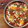Shakshuka - reteta de oua in sos de rosii la tigaie