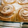 Rulouri pufoase cu scortisoara si glazura. Reteta pas cu pas de cinnamon rolls