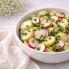 Salata de cartofi noi cu ridichi si ceapa verde - reteta gustoasa, simpla si rapida