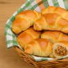 Cornuri pufoase cu mere - reteta simpla, economica si delicioasa
