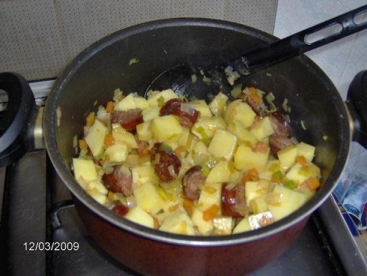 Ciorba de cartofi cu carnati afumati