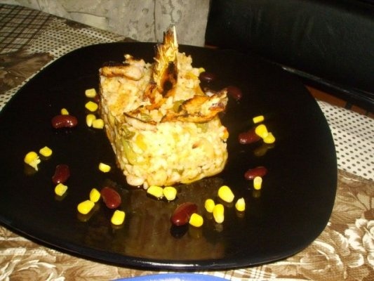 Creveti cu orez, fasole rosie si porumb