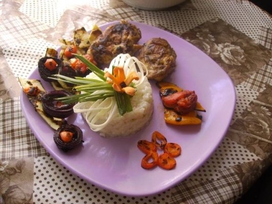 Pui si legume la gratar si orez