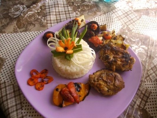 Pui si legume la gratar si orez