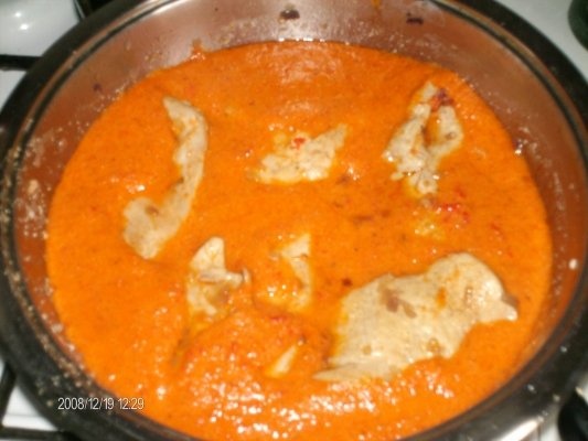 Piept de pui in sos de ardei