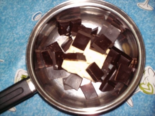 Prajitura cu ciocolata amaruie si nuci