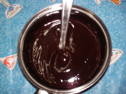 Prajitura cu ciocolata amaruie si nuci