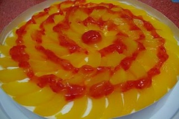 tort de piersici cu iaurt si frisca