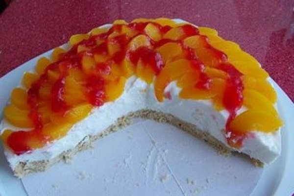 tort de piersici cu iaurt si frisca