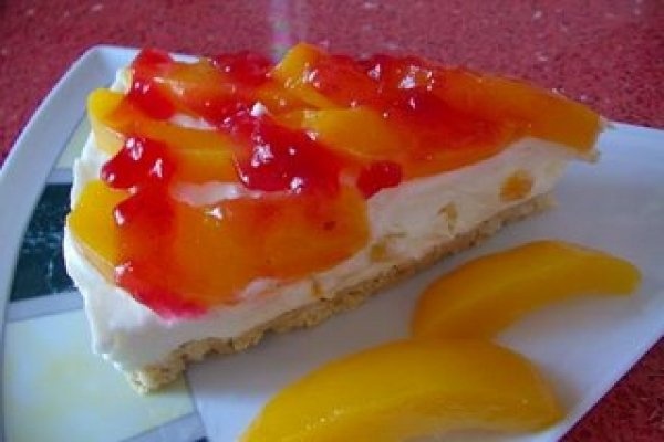 tort de piersici cu iaurt si frisca