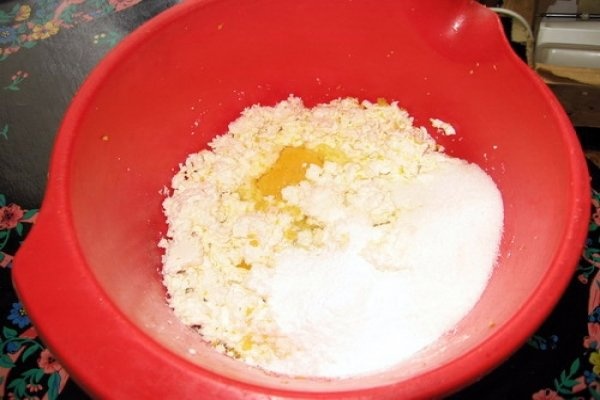 Clatite cu brinza dulce si smintina, la cuptor