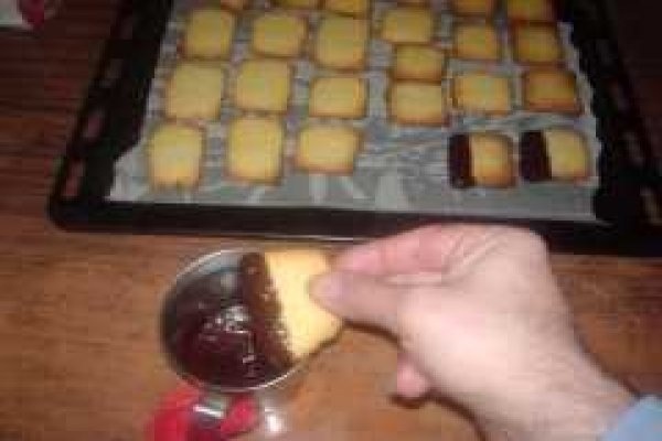 Biscuiti cu unt si ciocolata