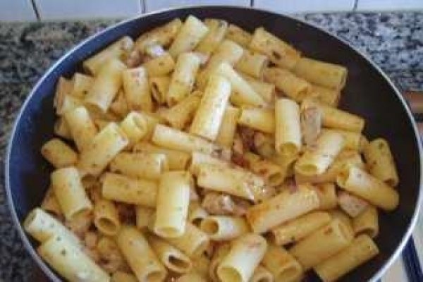 Rigatoni cu ton proaspat