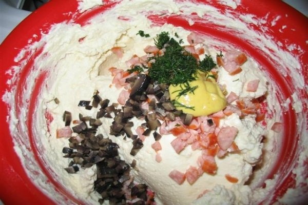 Rosii/castravetzi umpluti cu crema de branza