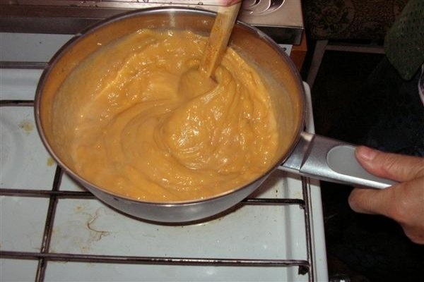 Sarlota cu crema caramel si vanilie